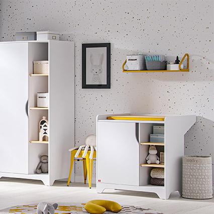 Chest of drawers with changing table Leaf arrangement
