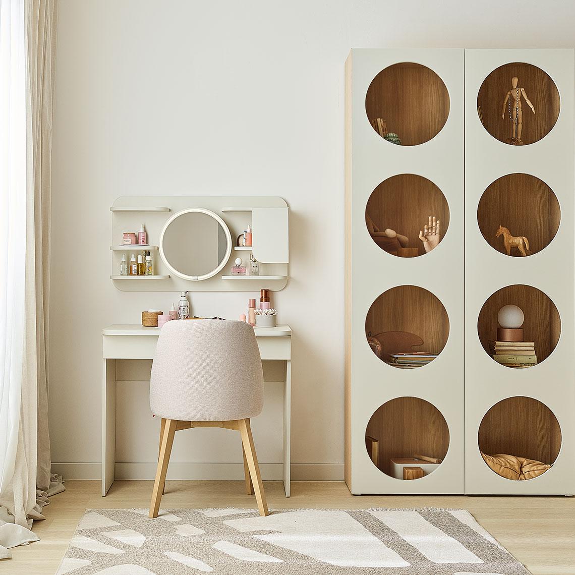 Wide bookcase with front arrangement 7 Reli arrangement