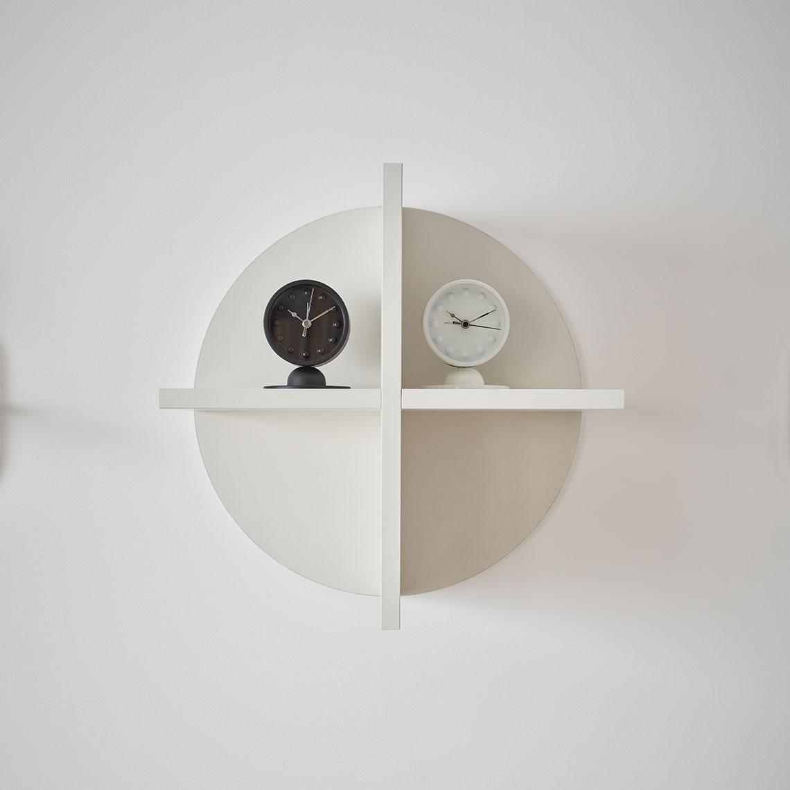 Round shelf Reli arrangement