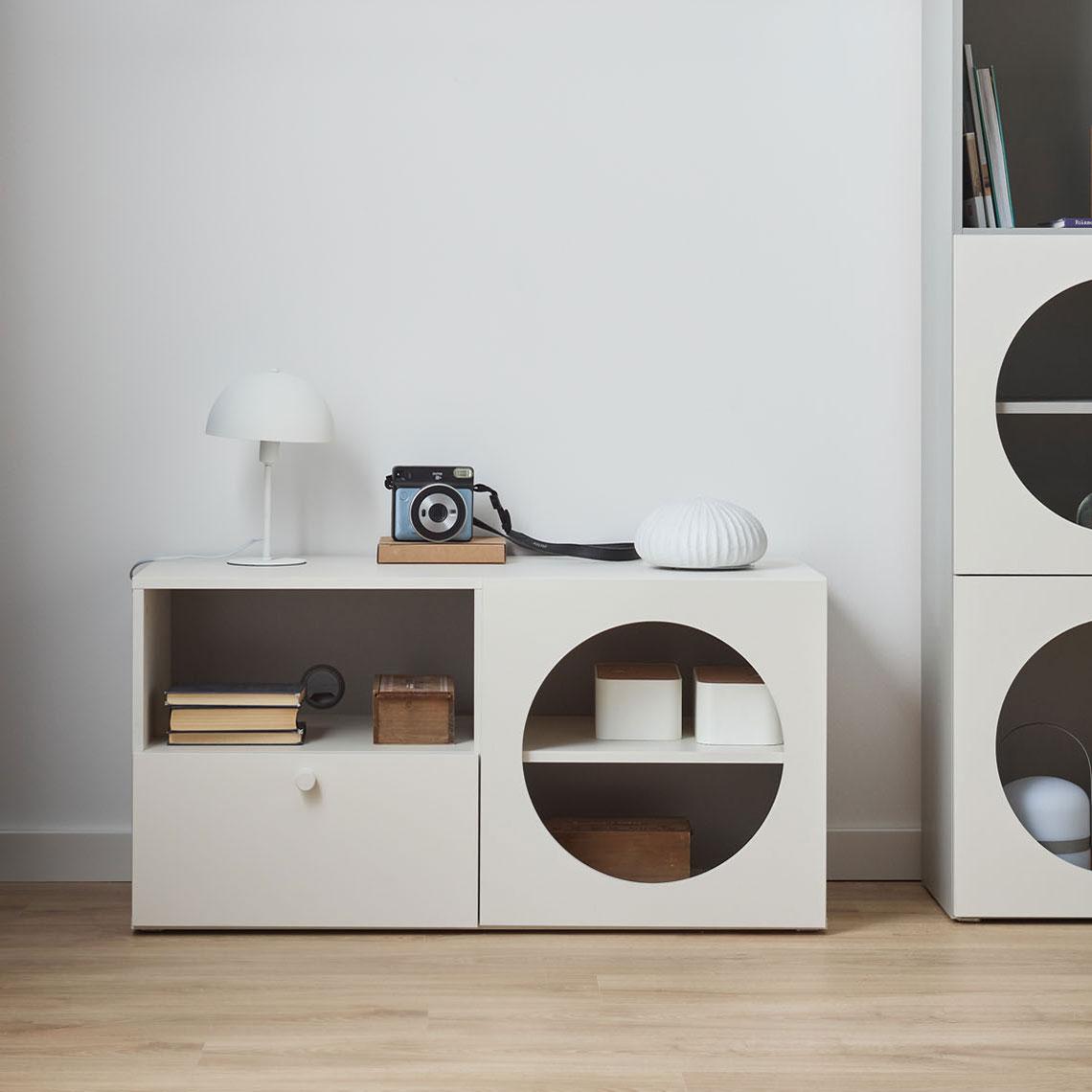 Meuble TV étroit avec façade en forme d'ouverture Reli Arrangement