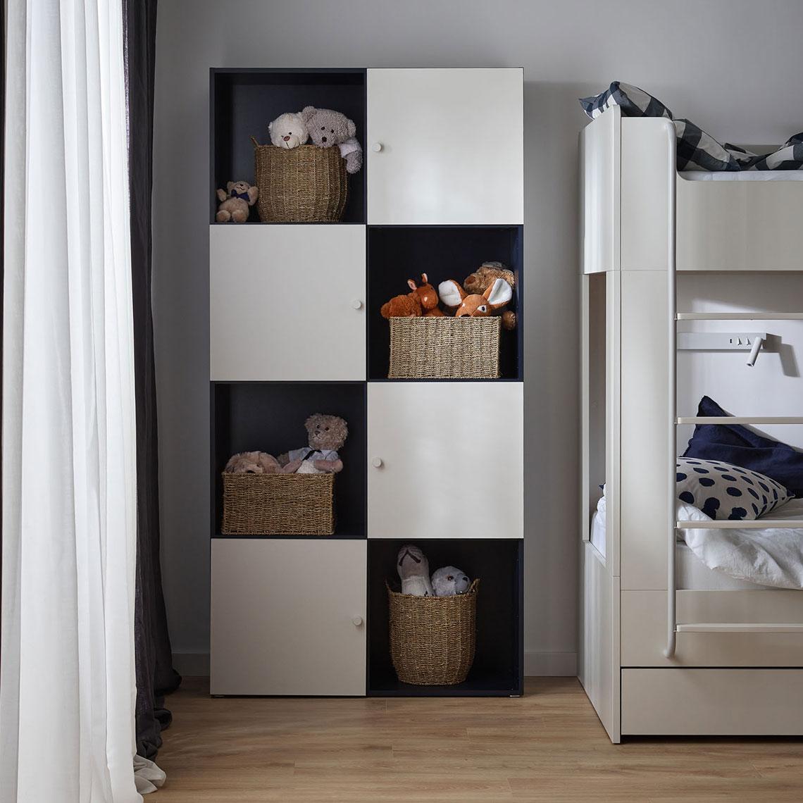 Wide bookcase with front arrangement 2 Reli arrangement