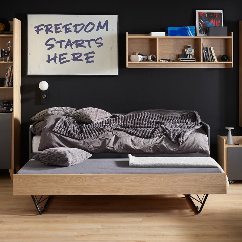 Sofa mit hochklappbarem Lattenrost und Unterbett Muve Projekt