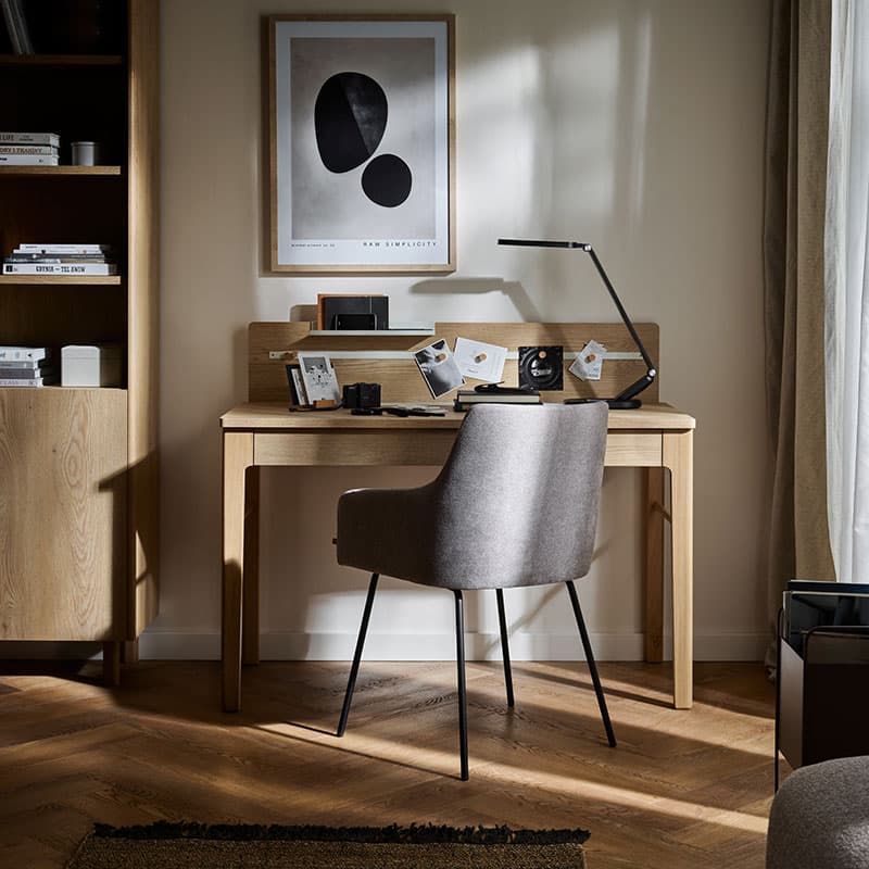 Desk Well arrangement