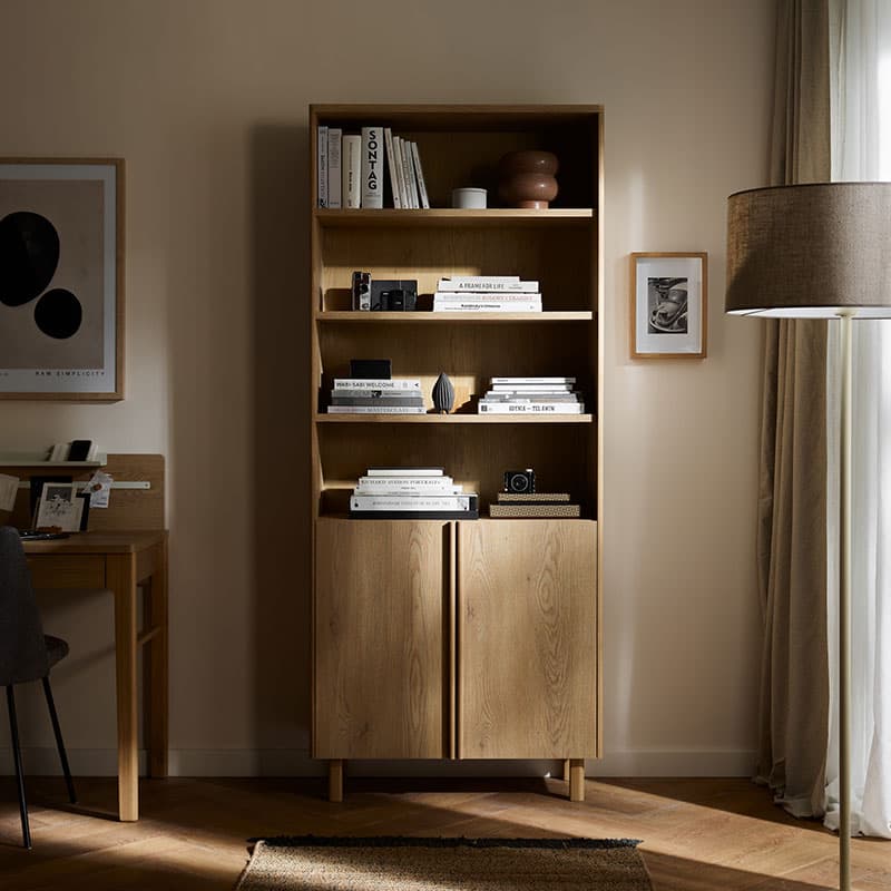 Wide bookcase Well arrangement