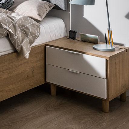 Nachttisch mit Schubladen und Funktionsleiste Simple Projekt