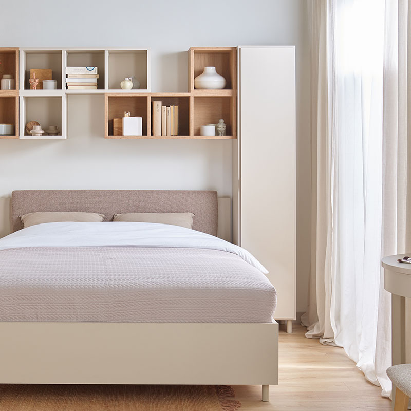 Narrow single bookcase closed Simple arrangement