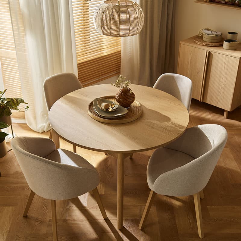 Round extendable table Well arrangement