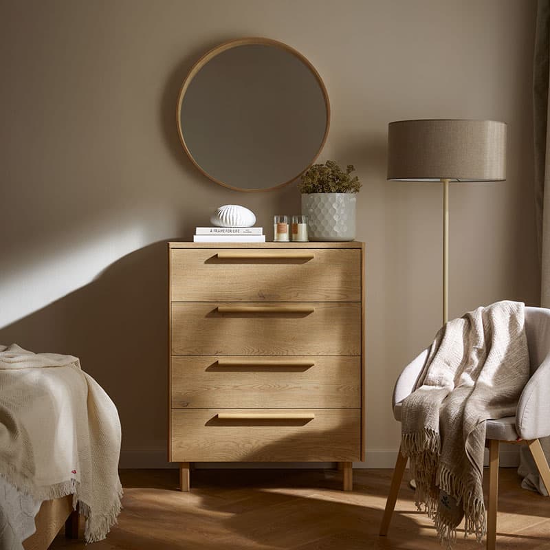 Commode à 4 tiroirs Well Arrangement