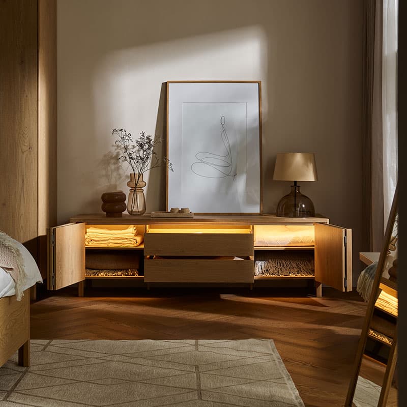 Large commode avec tiroirs et éclairage Well Arrangement