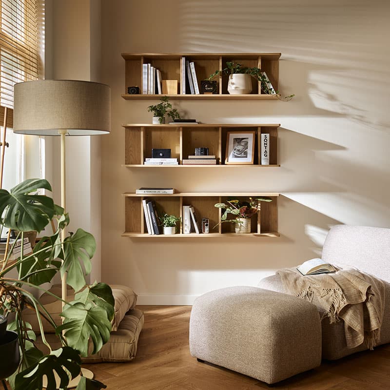 Well wide hanging shelf arrangement