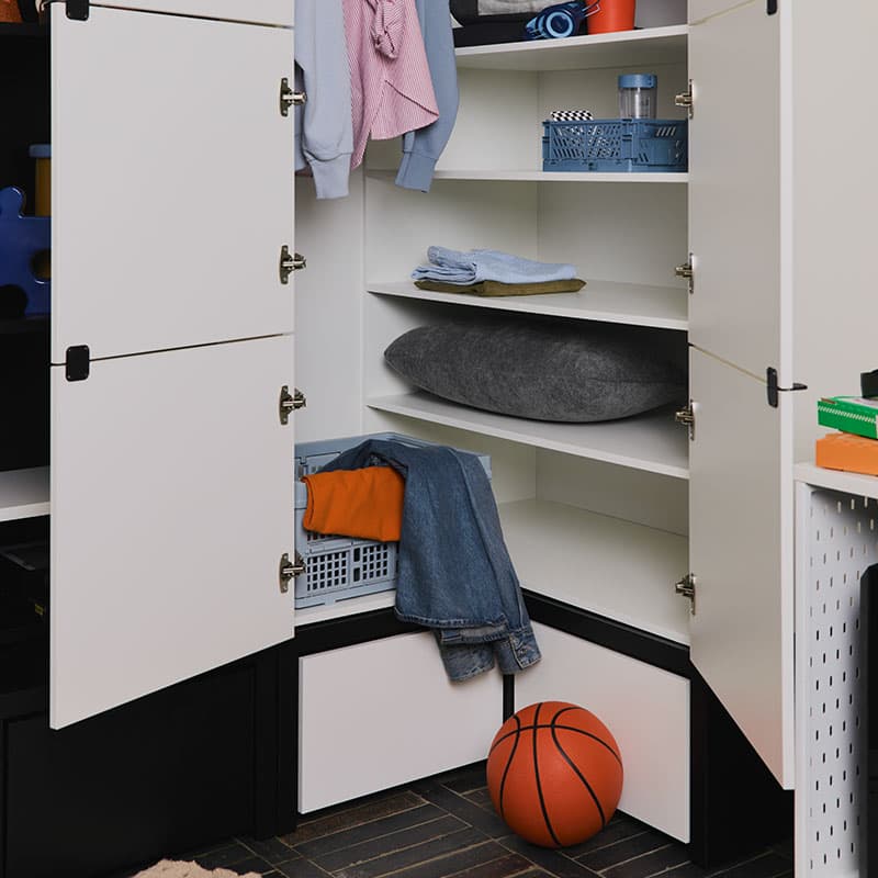 Corner wardrobe on a platform with 2 drawers Young Users Next arrangement