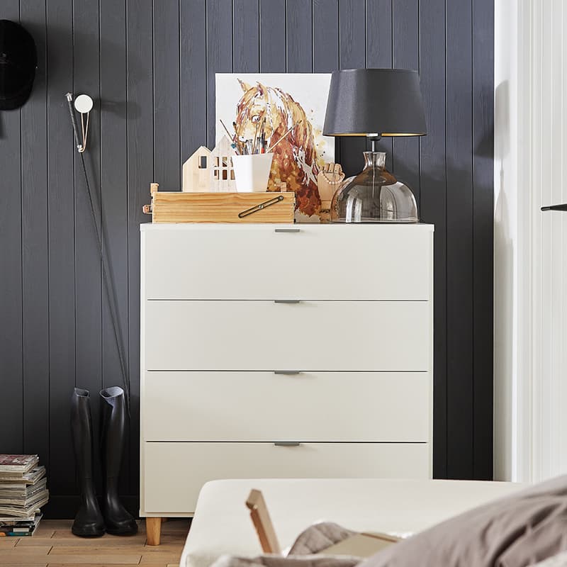 Chest of drawers Simple arrangement