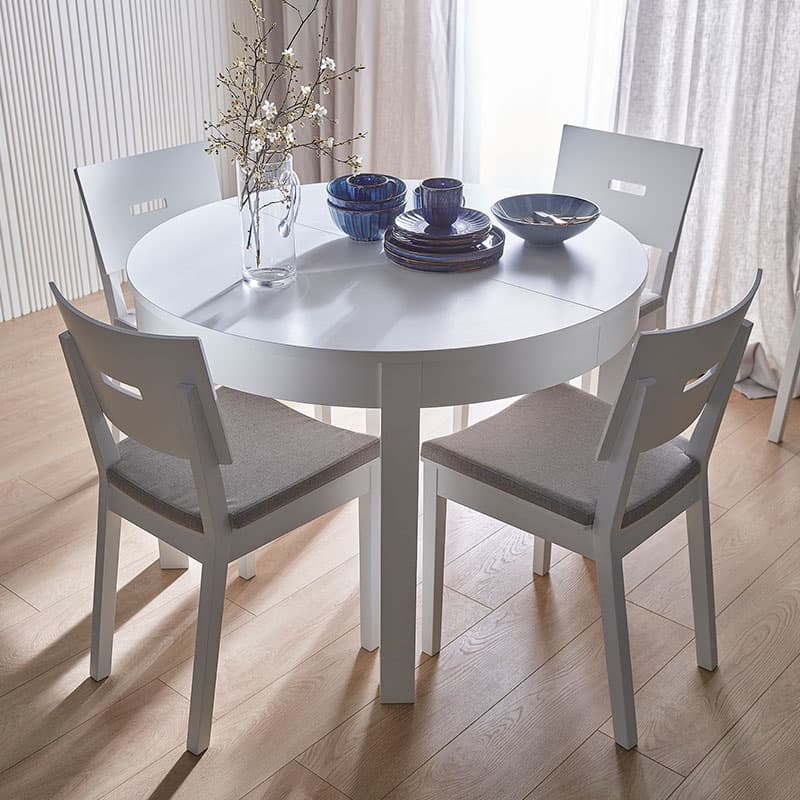 Round extendable table Simple arrangement