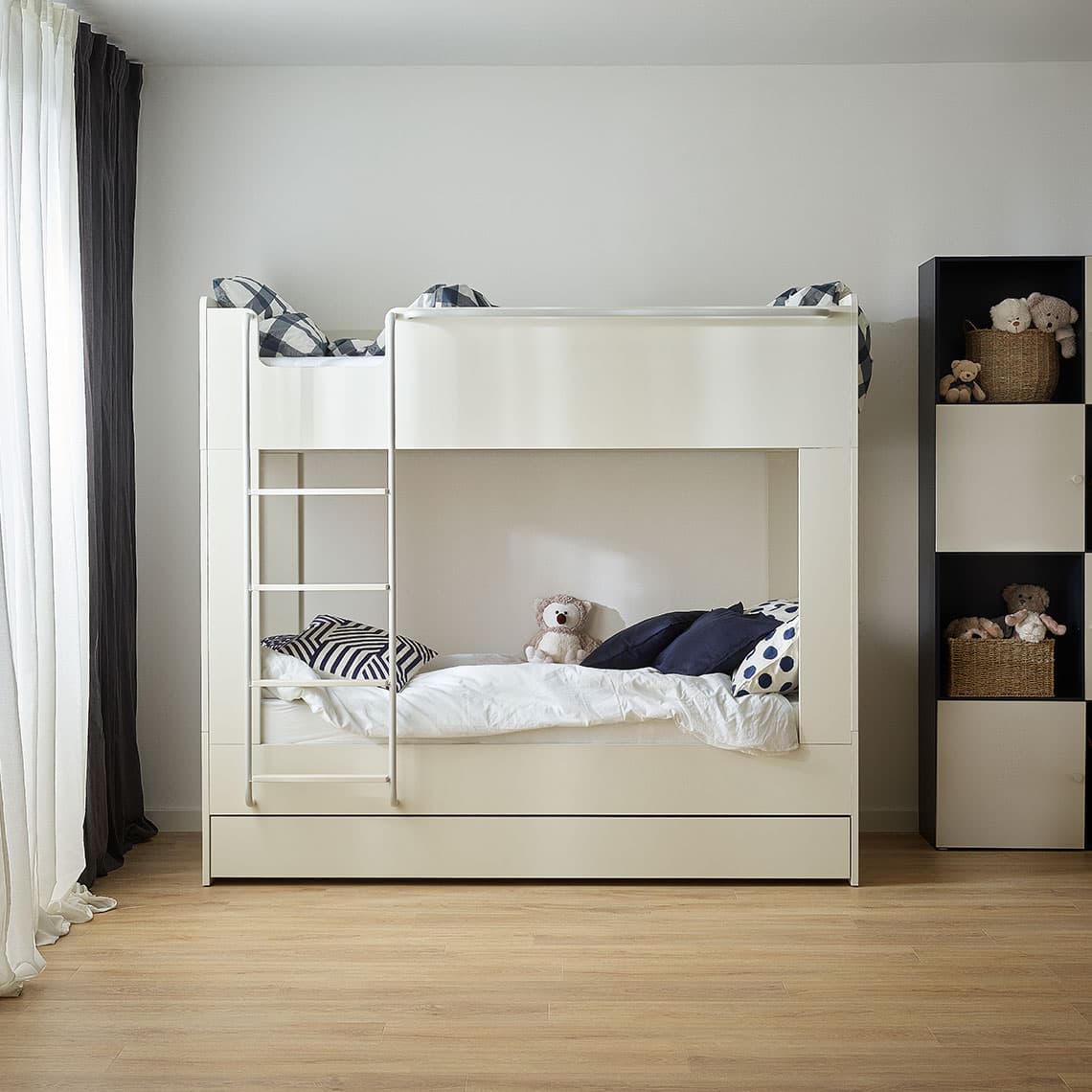 Bunk bed, foldaway left Reli arrangement